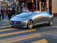 奔馳無(wú)人駕駛汽車驚現(xiàn)舊金山街頭