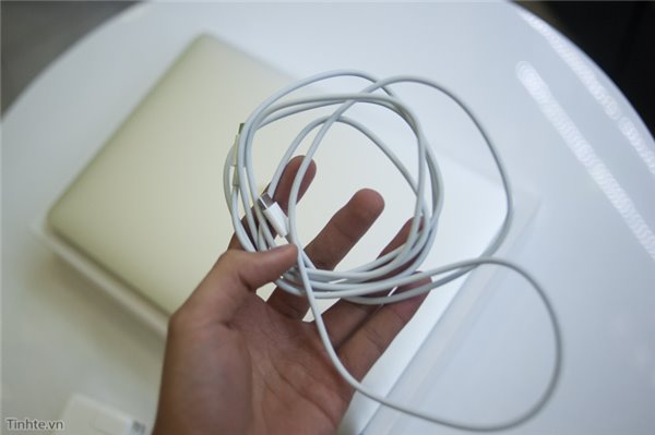 上市前偷跑了！蘋果12寸全新MacBook開箱