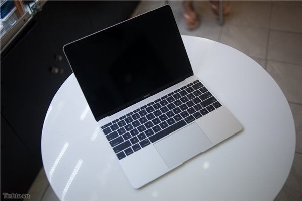 上市前偷跑了！蘋果12寸全新MacBook開箱