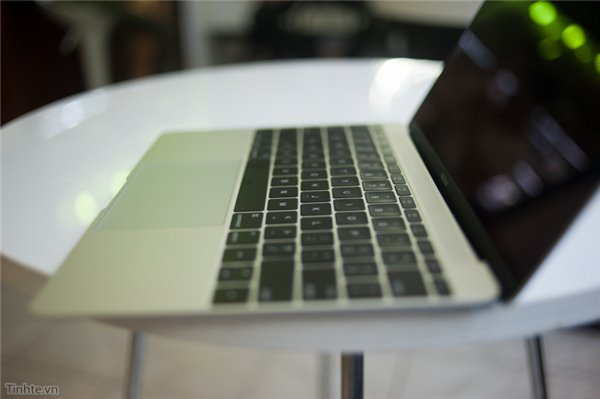 上市前偷跑了！蘋果12寸全新MacBook開箱