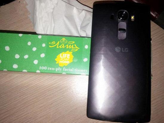 1429855544470032.jpg 支持雙卡雙待 LG G4真機諜照遭曝光