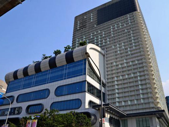 屢敗屢戰！富士康豪擲一億再開電子賣場
