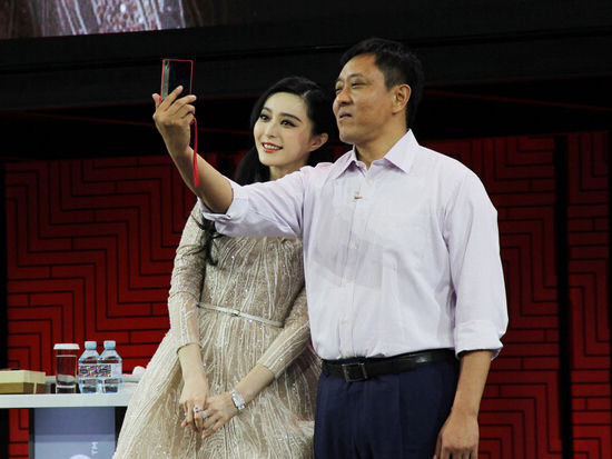 1432879714944441.jpg 范爺堪稱年度最佳代言人 用Moto X公開戀情