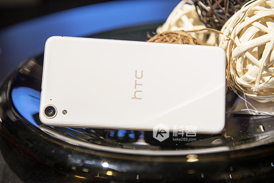 雙1300萬鏡頭 自拍更強悍，HTC D826w圖賞