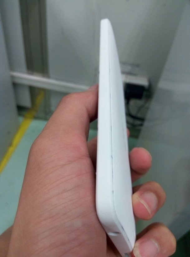 “小錘子”堅果U1真機曝光：純白塑料機身