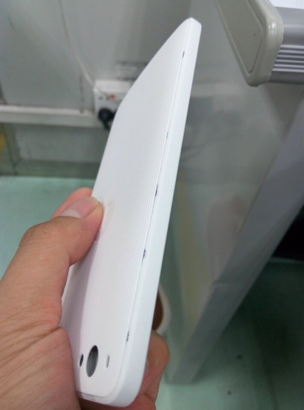 “小錘子”堅果U1真機曝光：純白塑料機身
