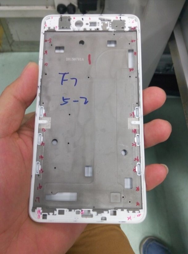 “小錘子”堅果U1真機曝光：純白塑料機身