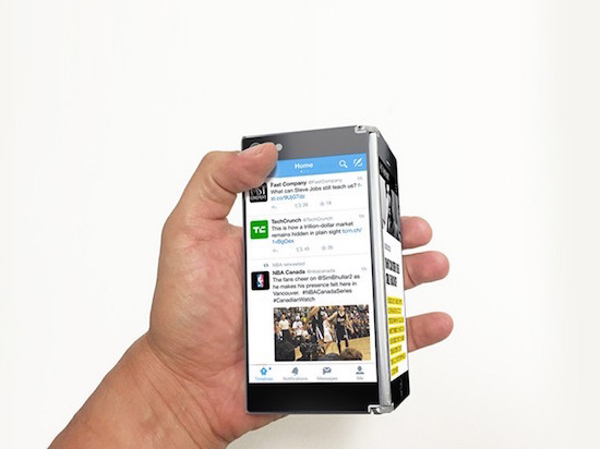 單一形狀智能機落伍？這款橫向雙屏手機逆天了