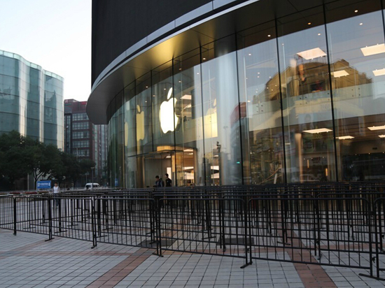 iPhone 6s首發日:沒人排隊,黃牛價炒不起