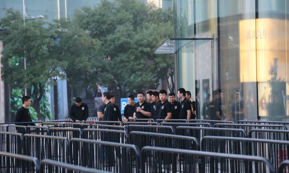 iPhone 6s首發日:沒人排隊,黃牛價炒不起
