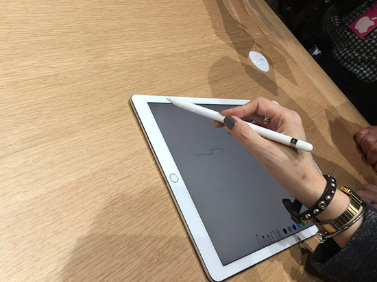蘋果回擊:iPad Pro對戰Surface Pro 4綽綽有余!