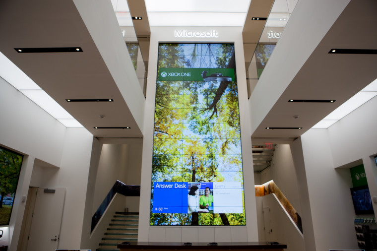 比蘋果Apple Store更氣派!全球最大微軟旗艦店開業(yè)