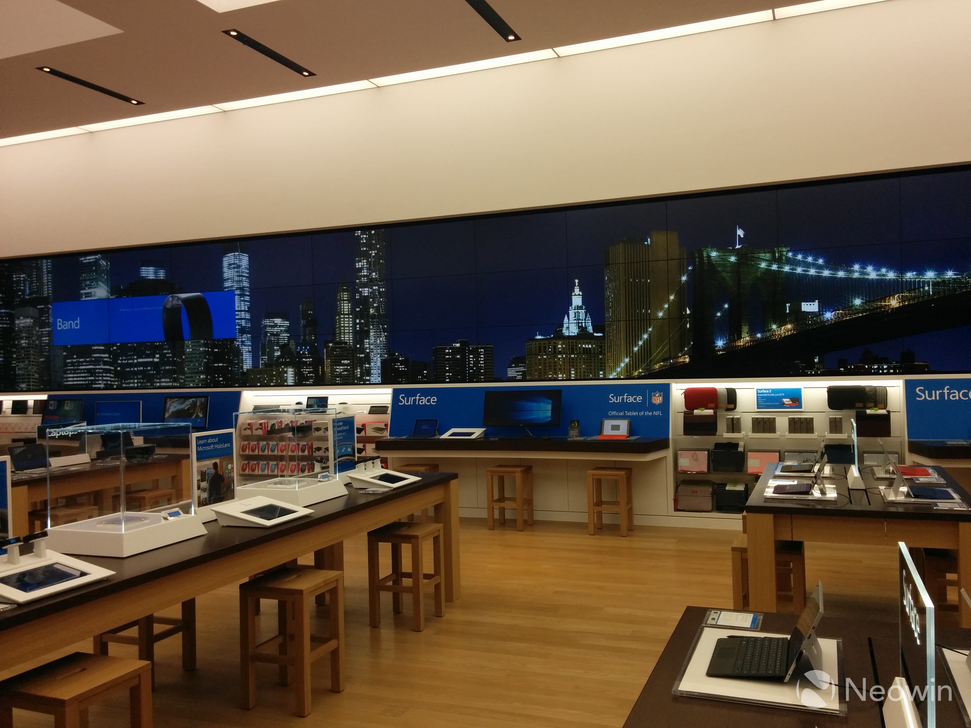 比蘋果Apple Store更氣派!全球最大微軟旗艦店開業(yè)