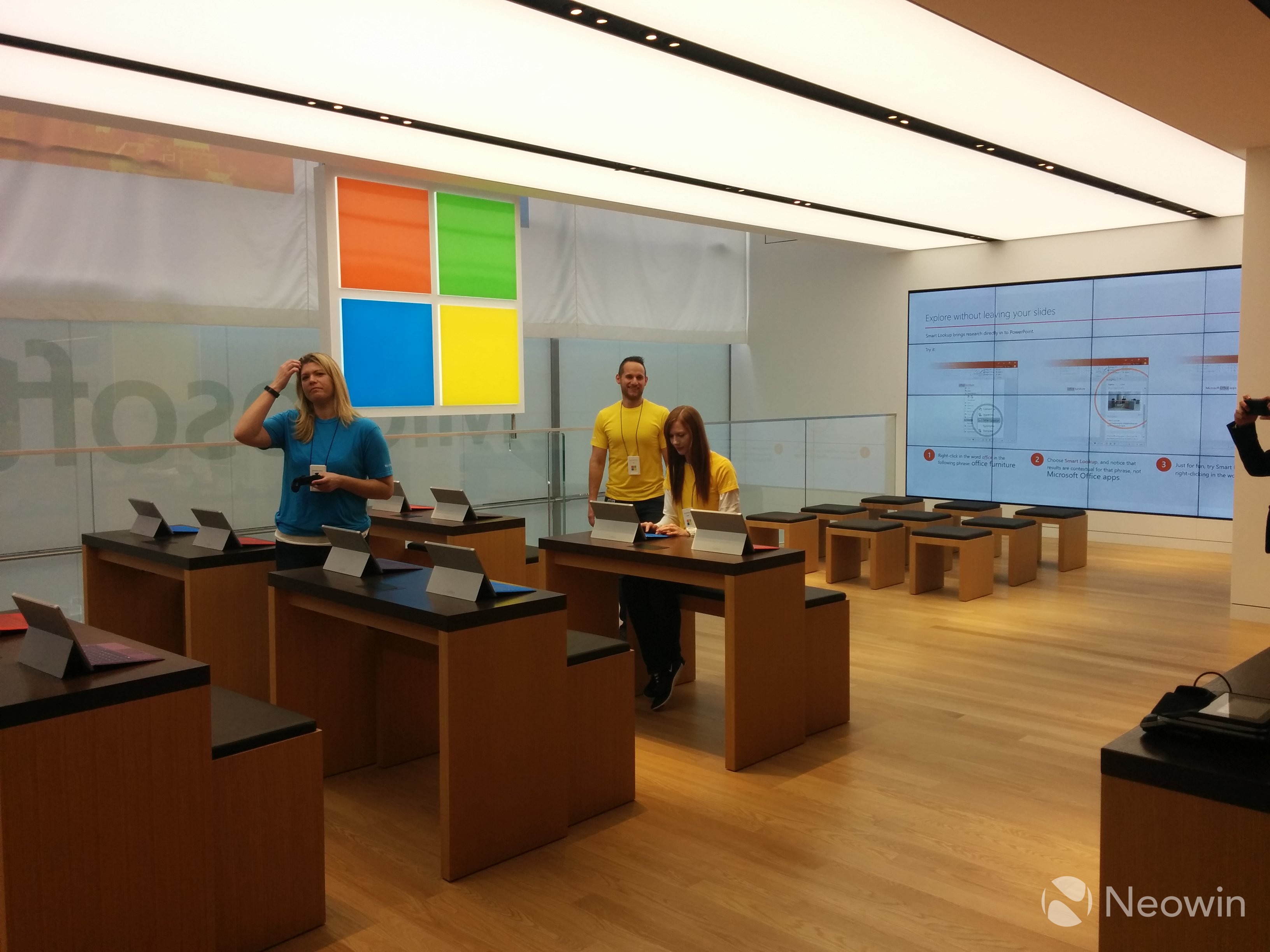 比蘋果Apple Store更氣派!全球最大微軟旗艦店開業(yè)