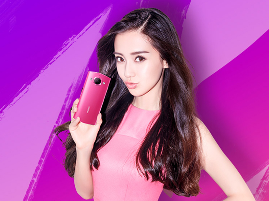 自拍神器美圖V4發布:Angelababy站臺 售價3499元