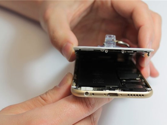 “壓彎門”后又有新問題?曝iPhone6顯示屏發(fā)出古怪聲響
