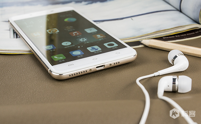 vivo X6圖賞:一體成型鑄就不一樣的金屬質感