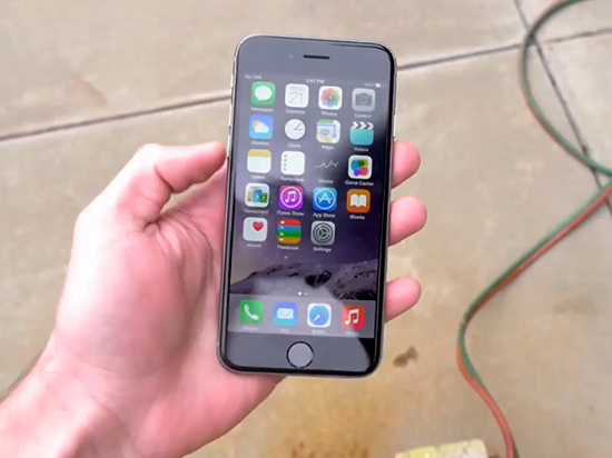 視頻：iPhone 6遭6000度烈焰焚燒 過程慘不忍睹