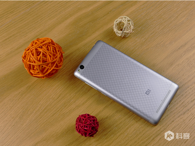 紅米3上手玩：別出心裁的繁星格紋真的好？