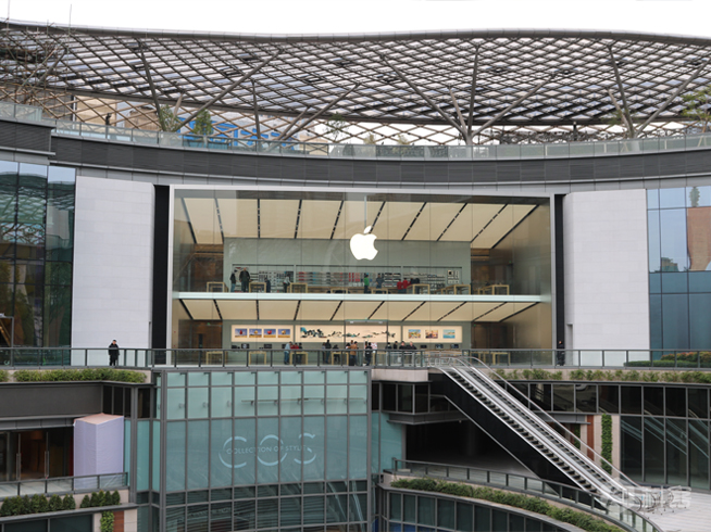 廣州首家Apple Store正式開(kāi)幕 暴雨也滅不了果粉的熱情