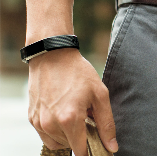 不怕吐槽了！Fitbit也走時尚路線推Alta智能手環