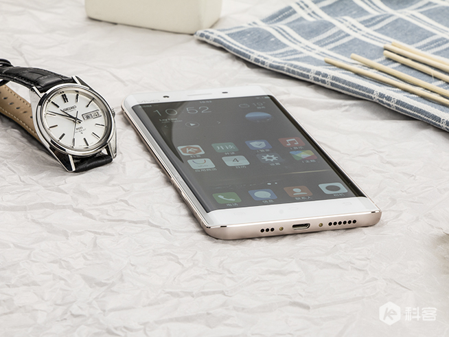 vivo Xplay5圖賞：雙曲面屏釋放的文藝氣質