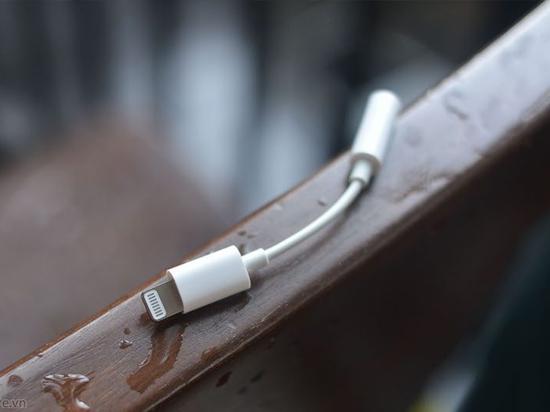 iPhone 7只會送耳機轉接線！想要新耳機可得自掏腰包