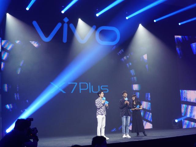 宋仲基終于現身 還帶來了vivo X7 Plus的售價