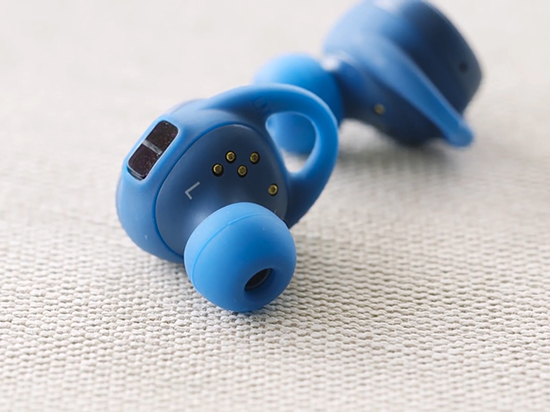 三星Gear IconX無(wú)線耳機(jī)開(kāi)箱：外觀帥就夠了