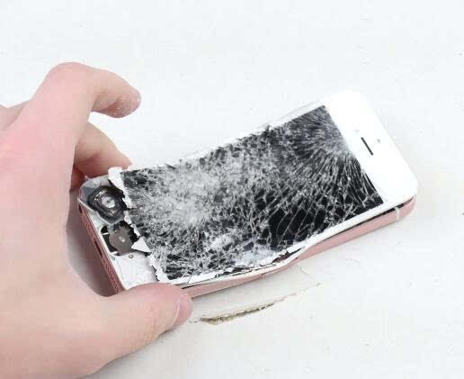 視頻:全球首虐!摧機狂魔玩死iPhone?SE