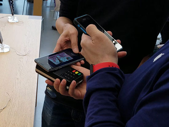 嗨科技:在蘋果店曬Samsung Pay 店員表示很新奇