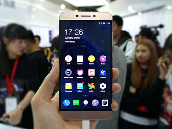 誰說手機不能煲劇?讓你練就“葛優癱”