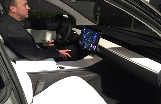 特斯拉Model 3太誘人了:內(nèi)飾設(shè)計堪比宇宙飛船