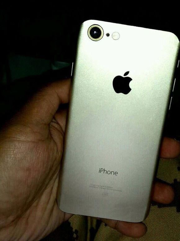 iPhone 7最新諜照：取消大白條，攝像頭也不凸了！