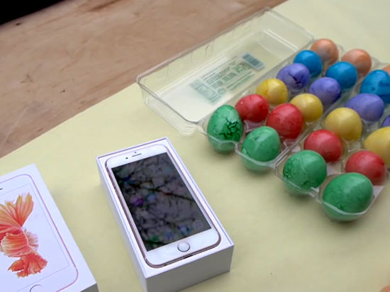 視頻:虐機新招 包裹彩蛋的iPhone 6s從天而降
