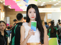 OPPO R9線下首發(fā)：1個店1小時賣出110臺