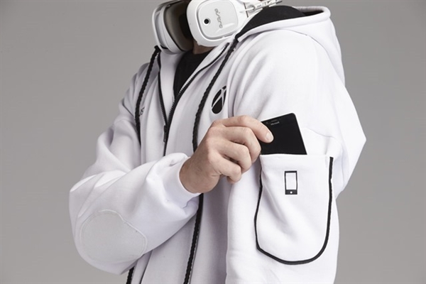 鵝妹子嚶 穿上這件衣服玩游戲會更加爽？