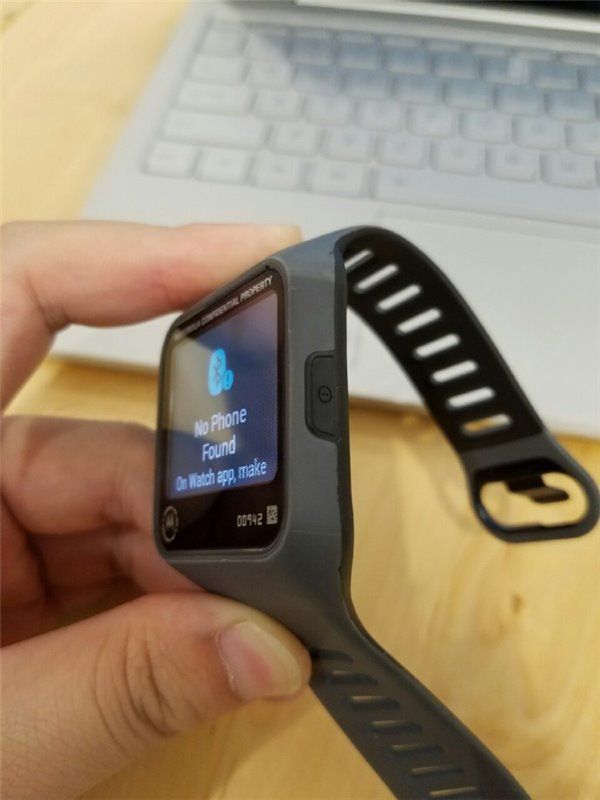 Moto 360原型機曝光：方形真的很丑啊