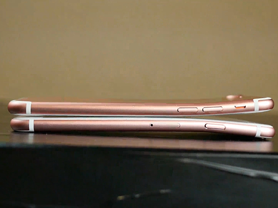 易變彎?iPhone 7對比iPhone 6s抗彎曲測試