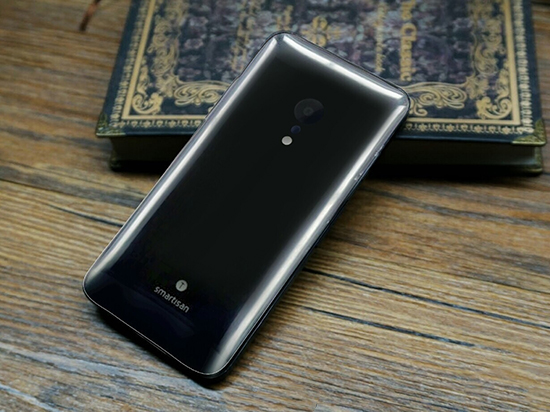 發(fā)布完就開始賣？老羅自爆錘子T3有現(xiàn)貨