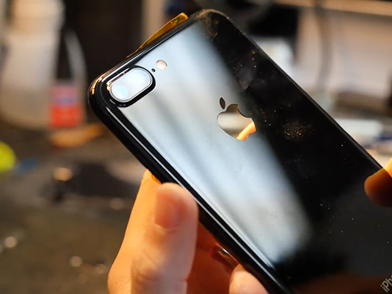閃瞎！改裝蘋果iPhone 7 Plus發(fā)光LOGO