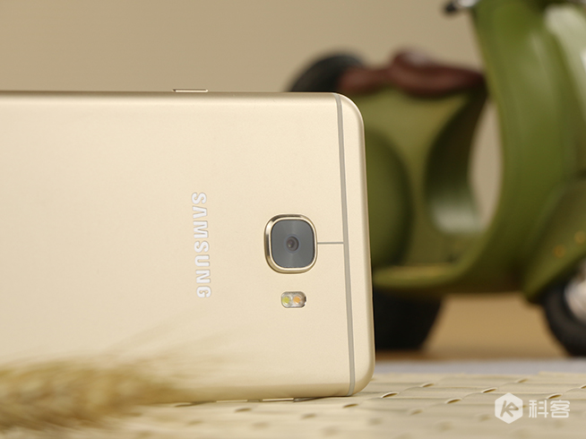 2500元選誰?三星C7對比OPPO R9/vivo X7