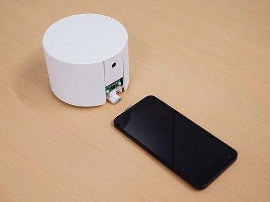 懶人必備！日本研發的小機器人能自動找你手機充電