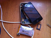 iPhone也不例外！美男子將iPhone放枕邊充電發生點擊