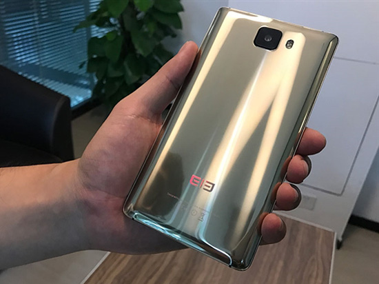 國產千元全面屏機大象S8外媒上手:搭載聯發科X20處理器