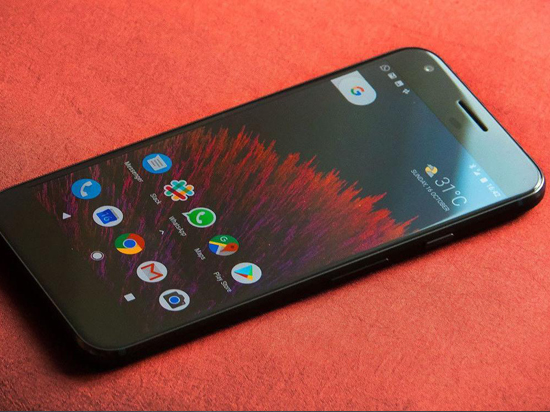 致敬HTC U11? 谷歌Pixel 2擠壓邊框功能曝光