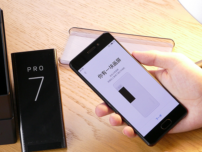 魅族PRO 7開箱:不像iPhone的“國產蘋果”