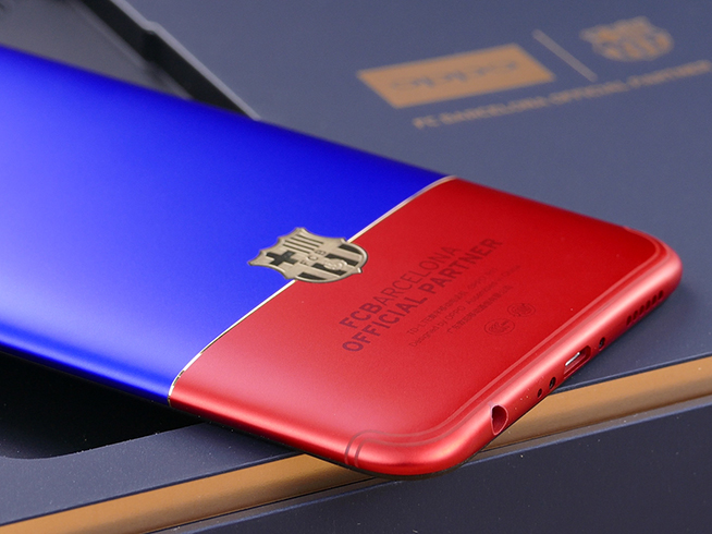 OPPO R11巴薩限量版開箱:感受紅藍百年榮耀