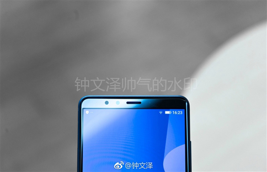 三色金立全面屏M7現(xiàn)身芭莎男士，素顏美女王麗坤傾情演繹