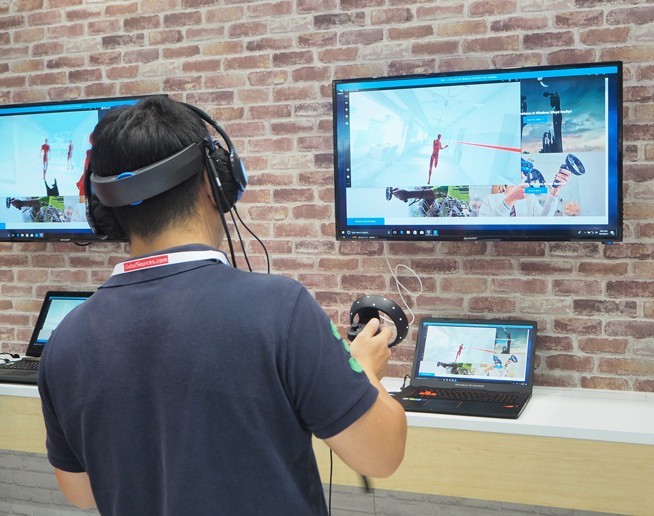 宏碁Windows VR頭顯首秀:Win10 VR要玩大逆襲?